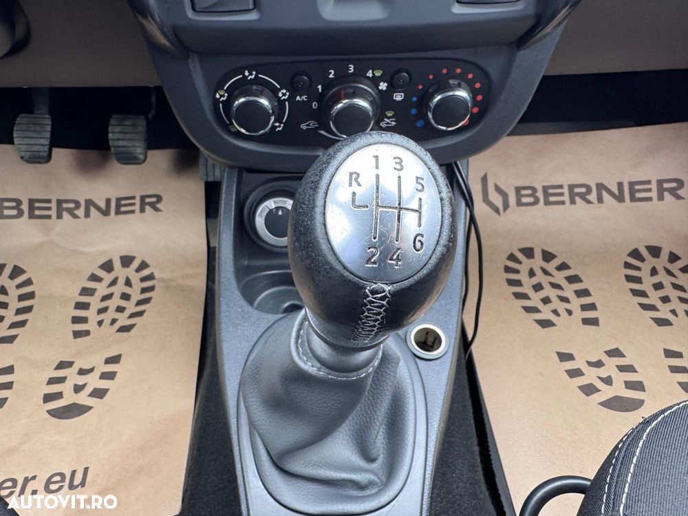 Dacia Duster 1.6 4x4 Laureate - 16