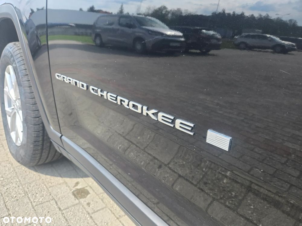 Jeep Grand Cherokee - 15