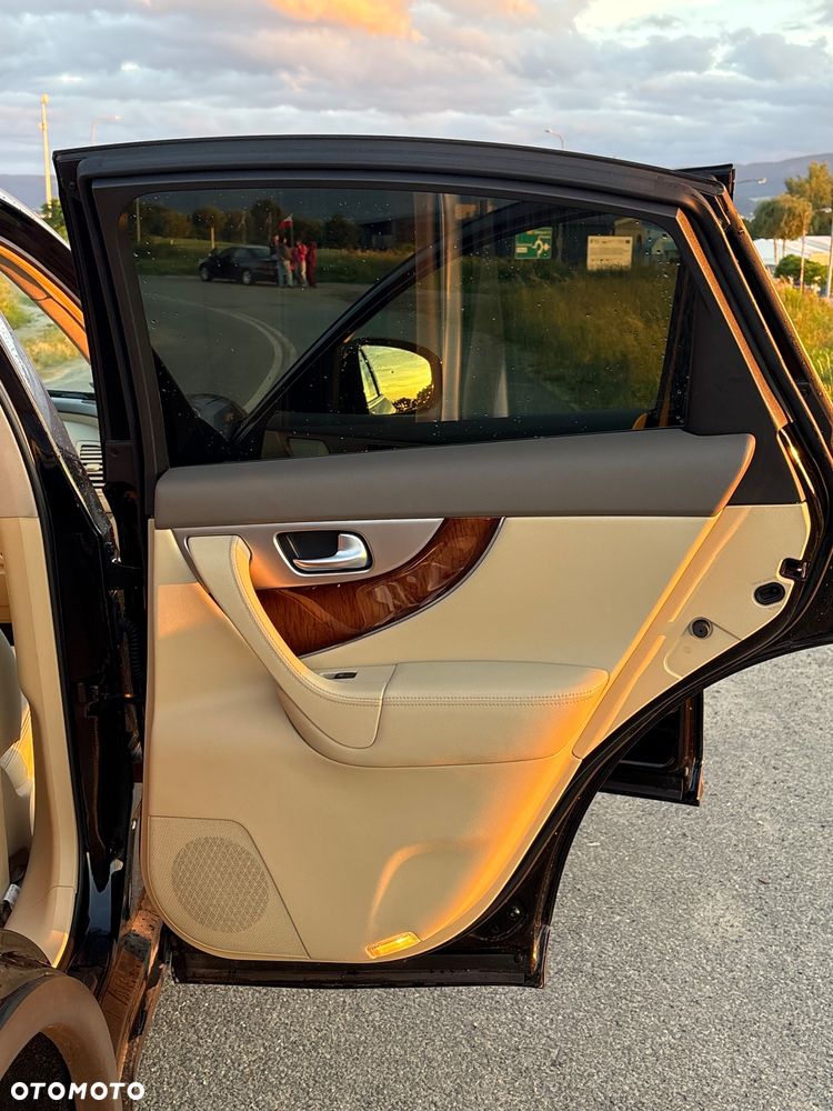 Infiniti FX FX30d S - 9