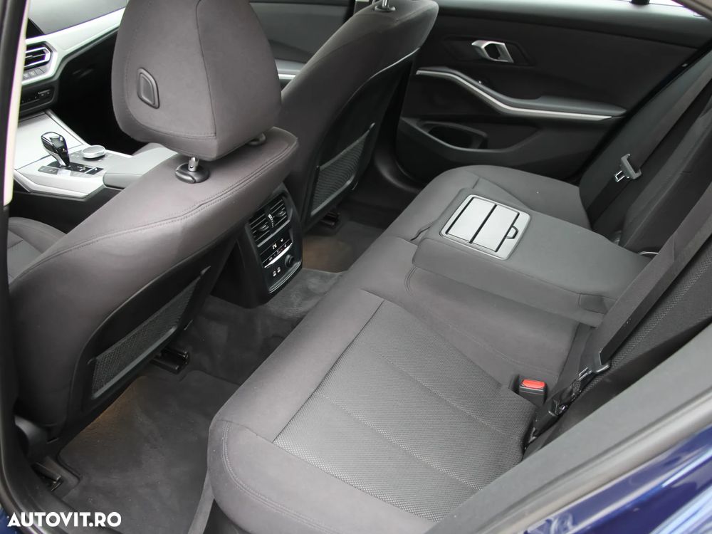 BMW Seria 3 320i xDrive Aut. - 16