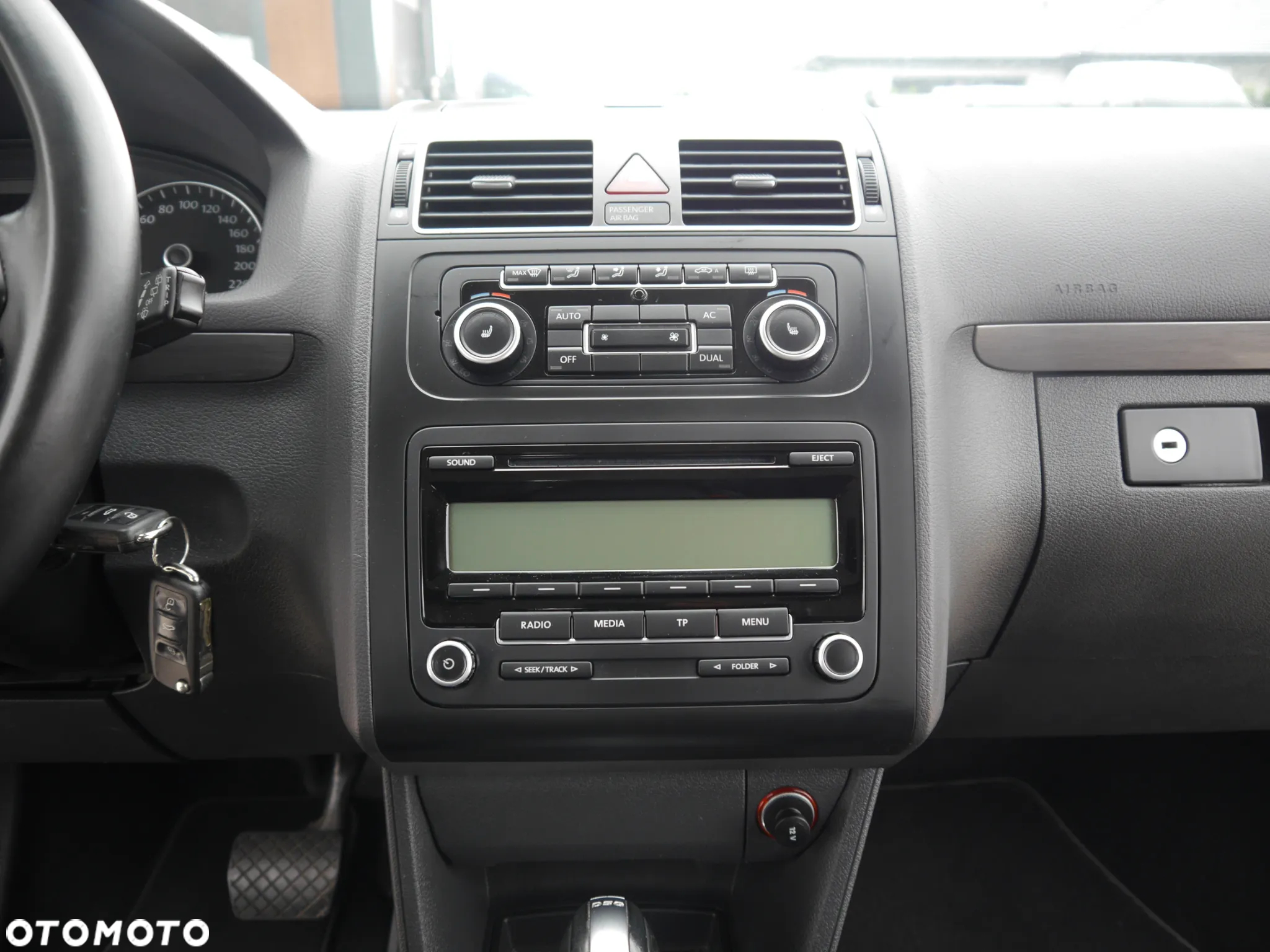 Volkswagen Touran 2.0 TDI DPF BlueMotion Technology DSG Comfortline - 9