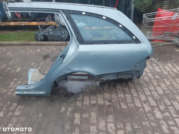 BŁOTNIK LEWY TYLNY Mercedes E 2004r.