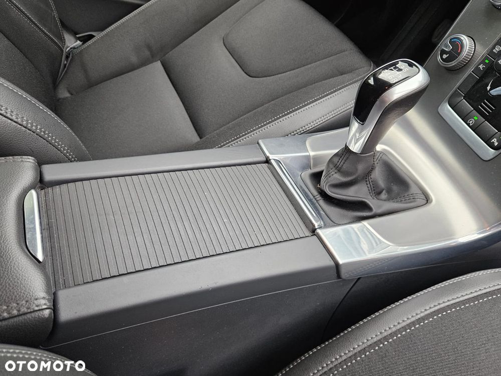 Volvo V60 T3 Momentum - 40