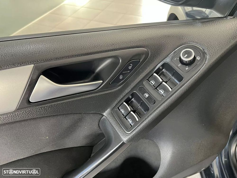 VW Golf 1.6 TDi Trendline BlueMotion - 19