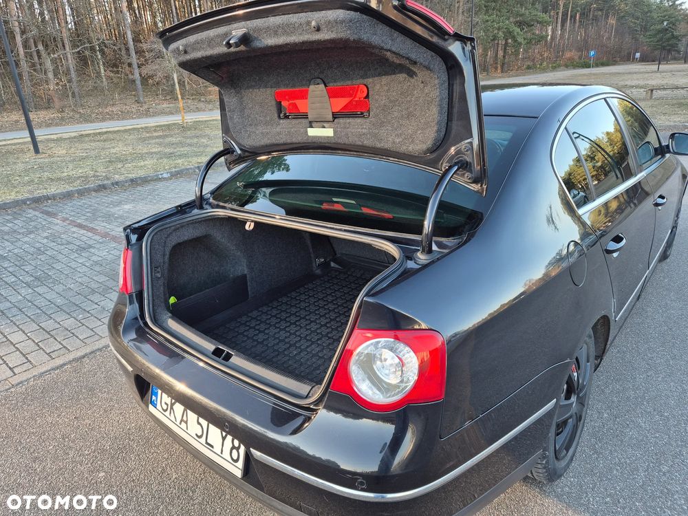 Volkswagen Passat 2.0 TDI DPF Highline - 29