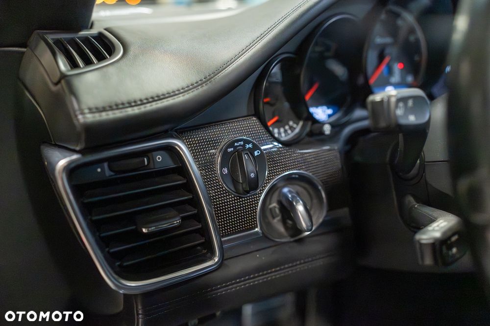 Porsche Panamera Turbo Executive - 20