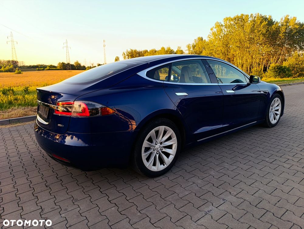 Tesla Model S - 34