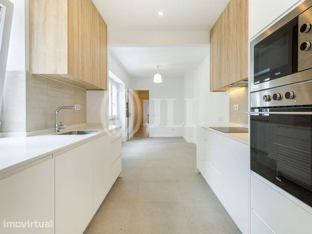 Apartamento T3+1, renovado, Campo Pequeno, Lisboa - Grande imagem: 4/25