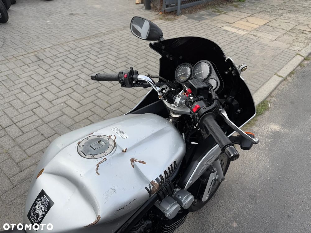 Yamaha FZS - 12