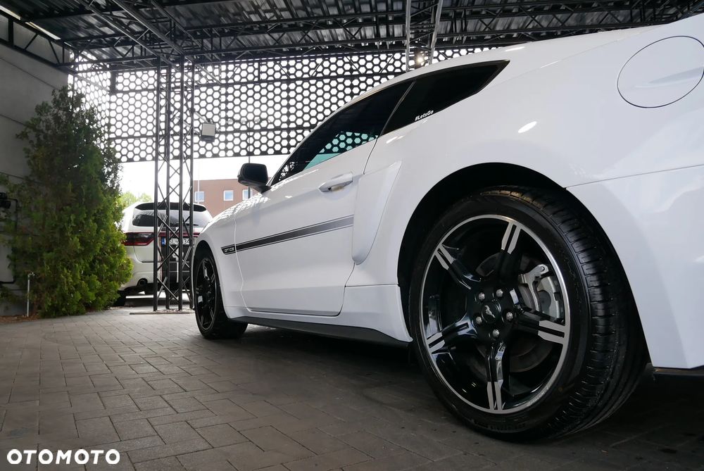 Ford Mustang - 30