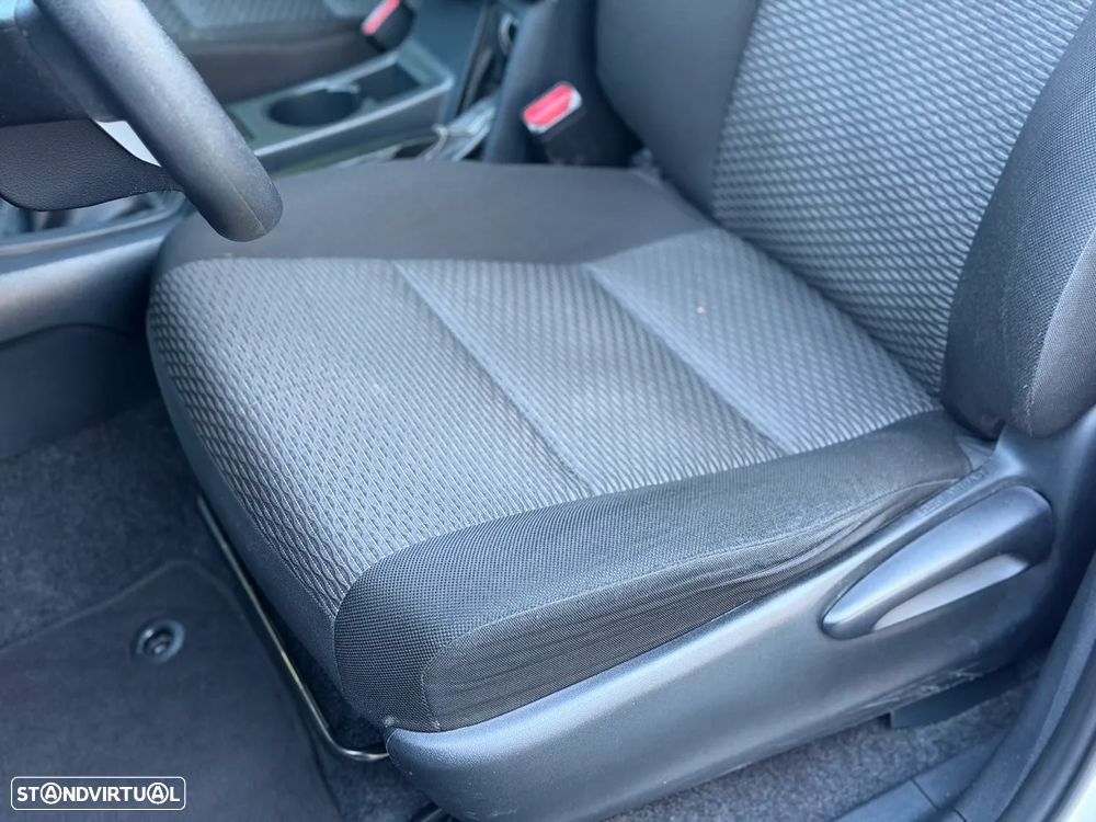 Toyota Hilux 2.4 D-4D CD 5L - 22