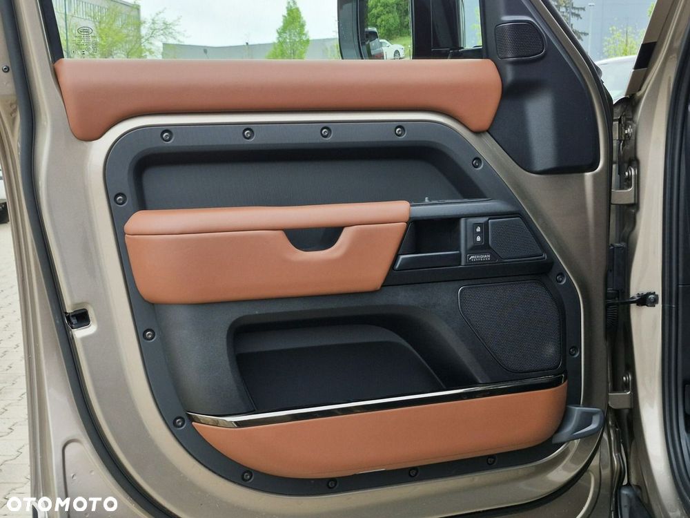Land Rover Defender 110 P635 OCTA - 18