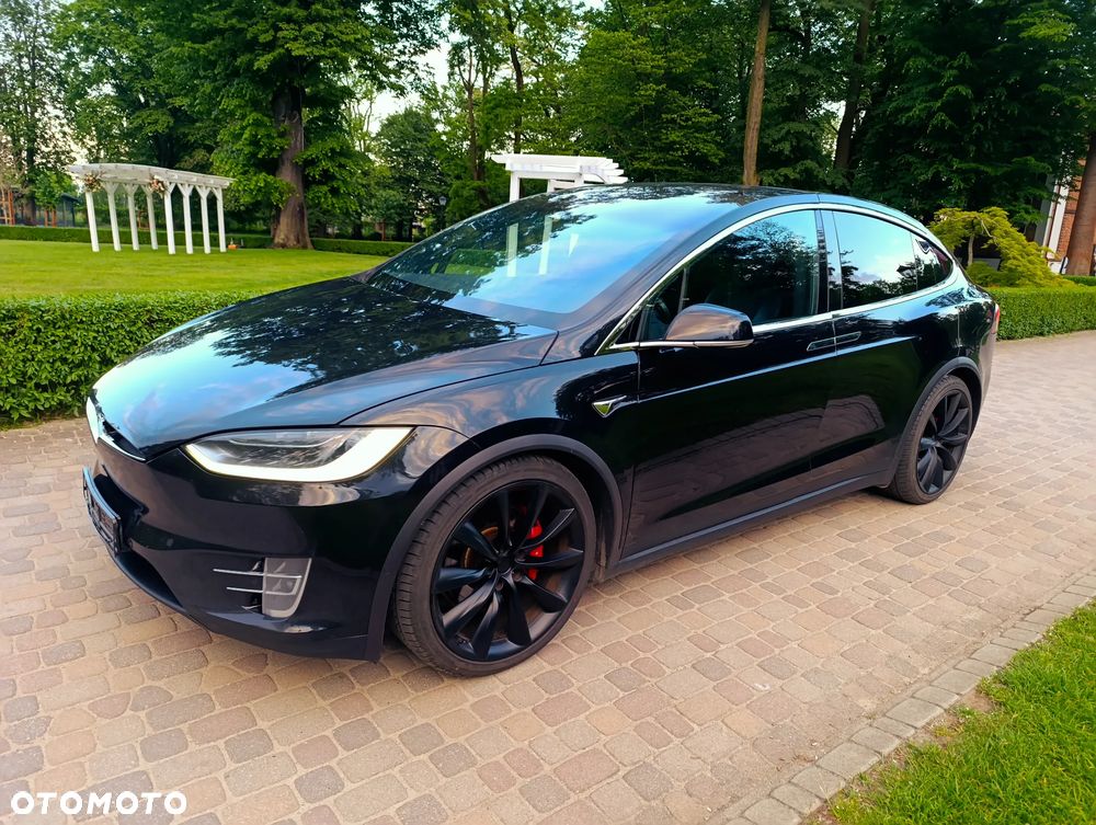 Tesla Model X - 14