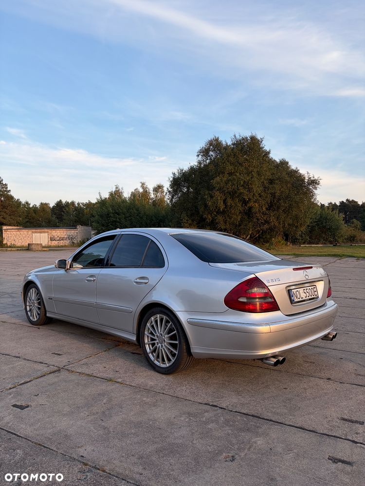 Mercedes-Benz E-Class 2004 photo 5