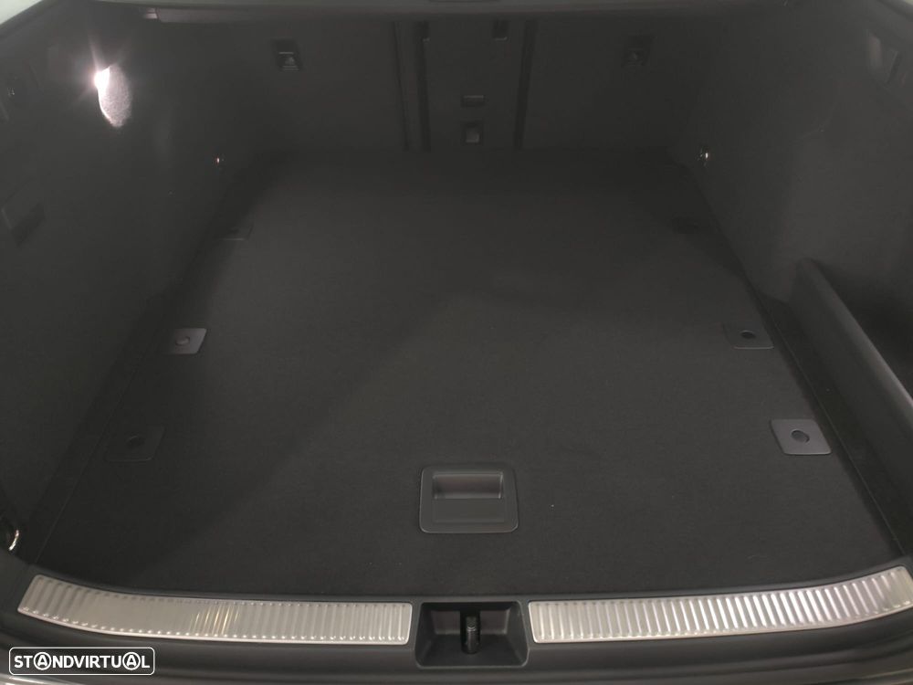 VW Passat Variant 2.0 TDI R-Line DSG - 15