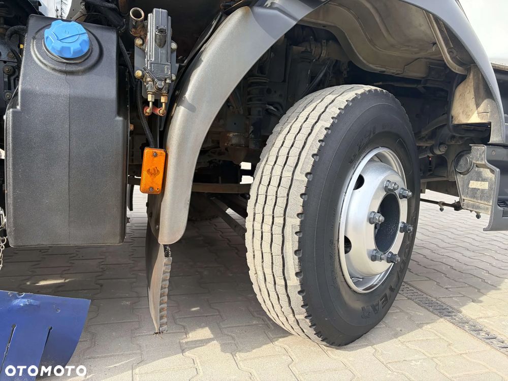 Renault D 12 zamiatarka - 12