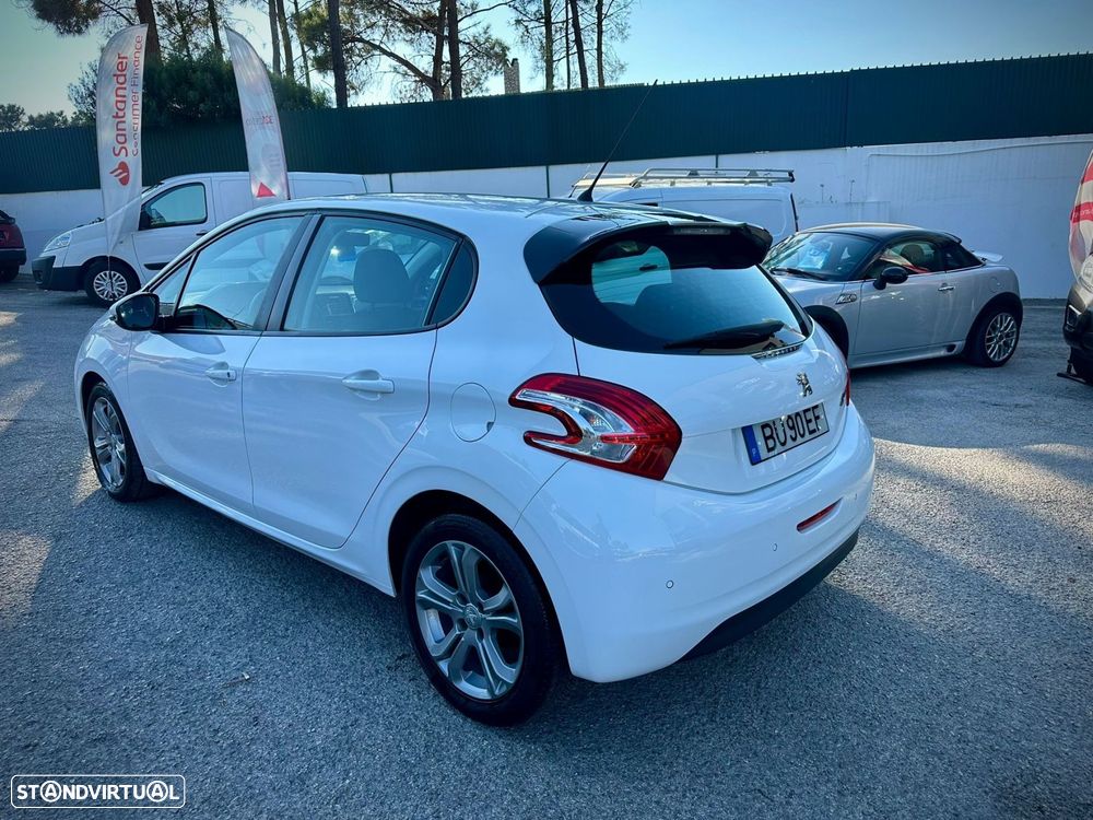 Peugeot 208 1.2 PureTech Allure EAT6 - 5