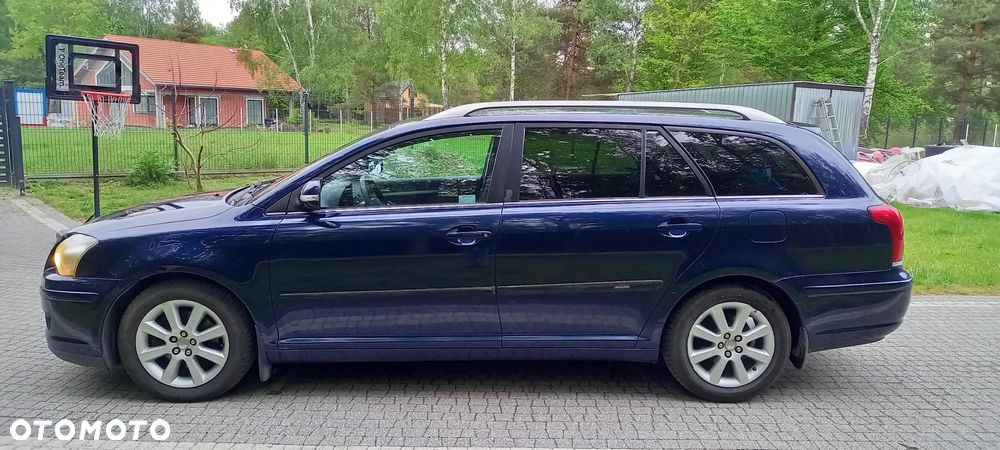 Toyota Avensis - 8