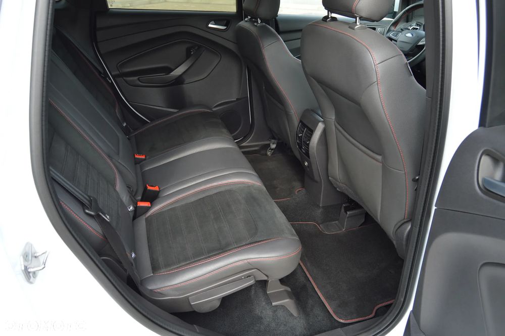 Ford Kuga 1.5 EcoBoost 2x4 ST-Line - 30