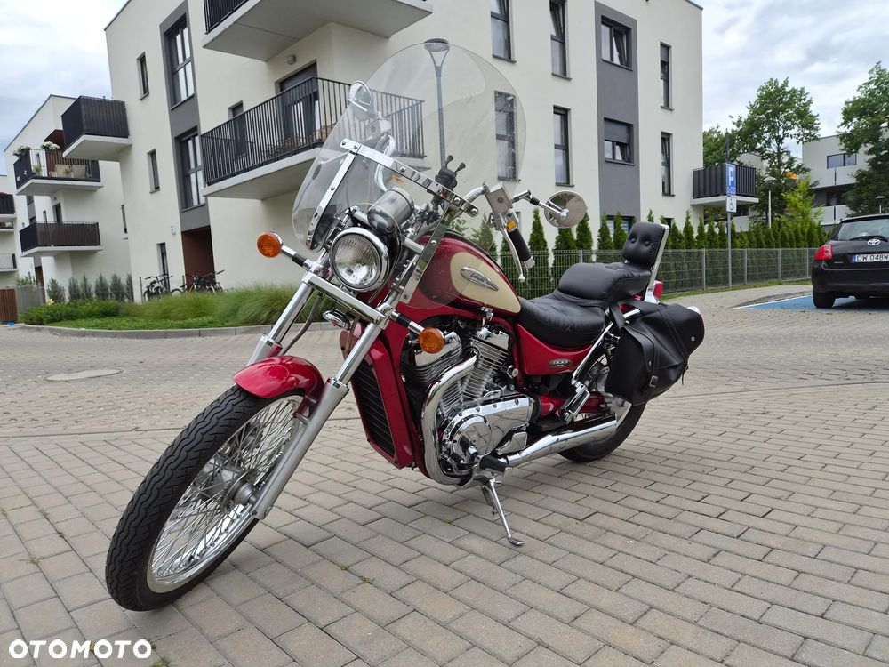 Suzuki Intruder - 8