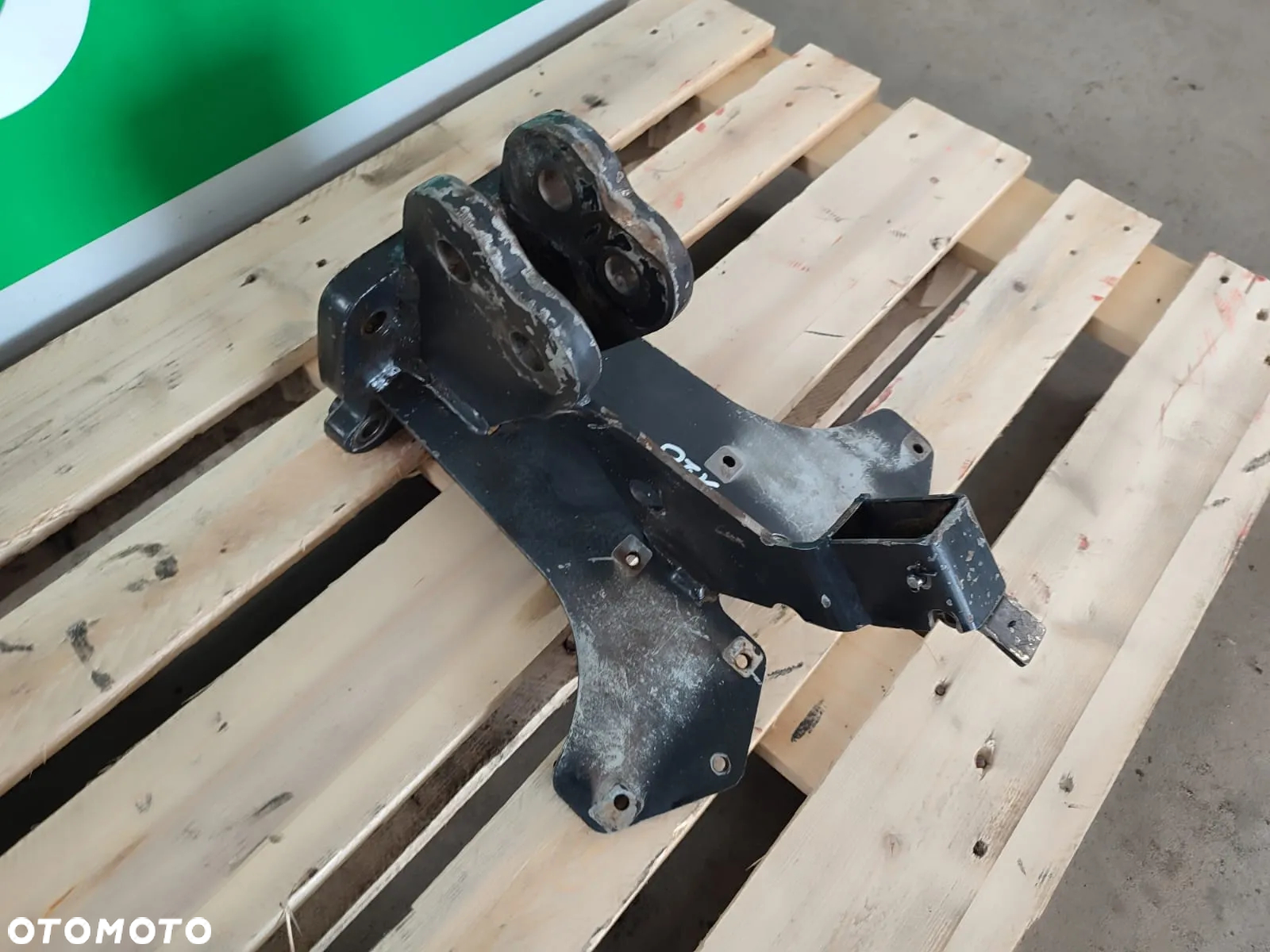 Zaczep śruby centralnej DEUTZ FAHR AGROTRON 120 - 3