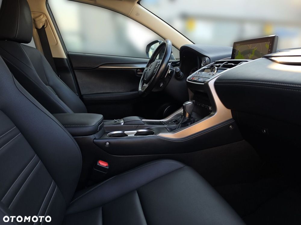 Lexus NX 300h F Impression AWD - 25