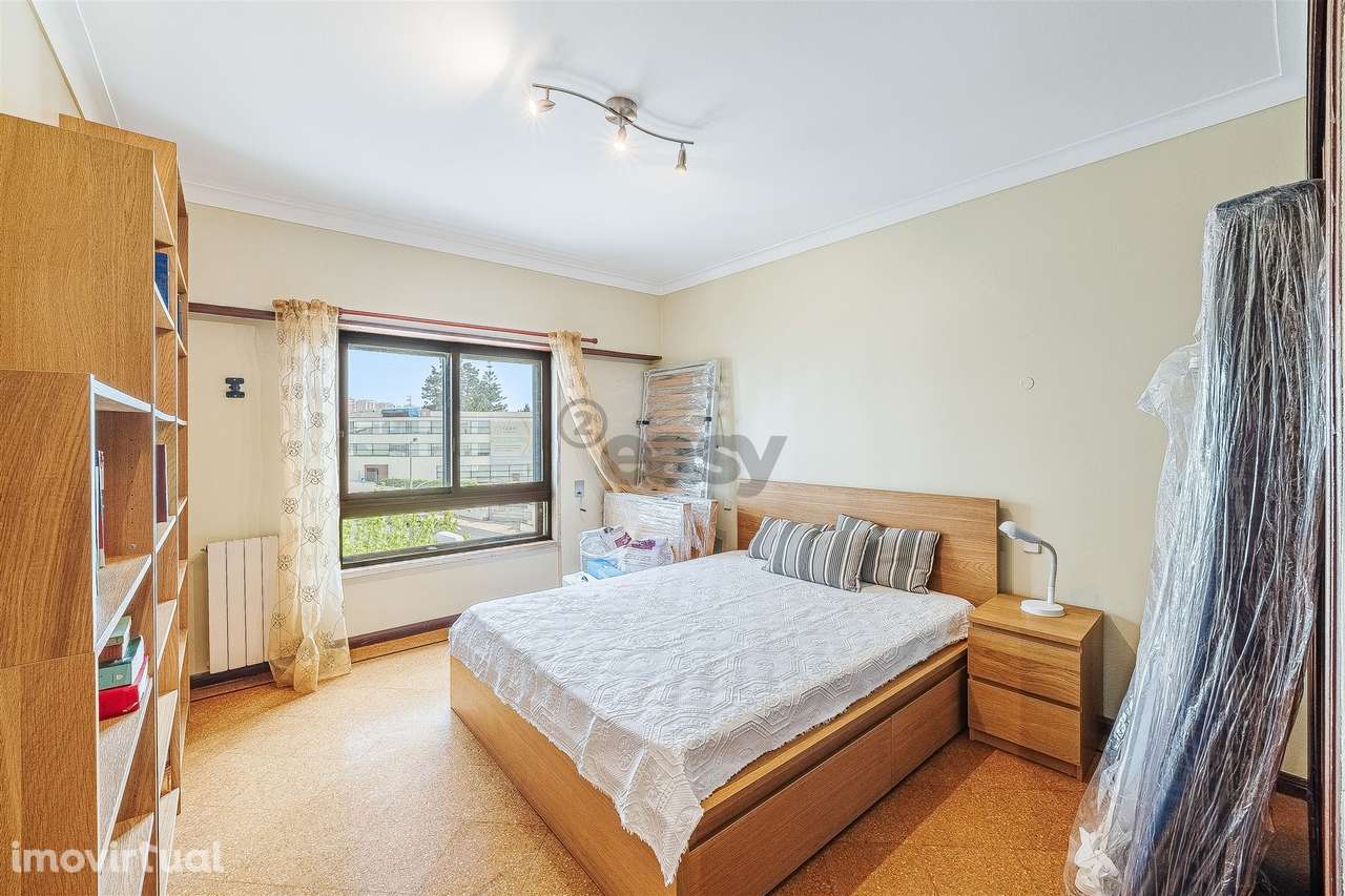 Apartamento T3 com Parqueamento e Arrecadação - Grande imagem: 4/53