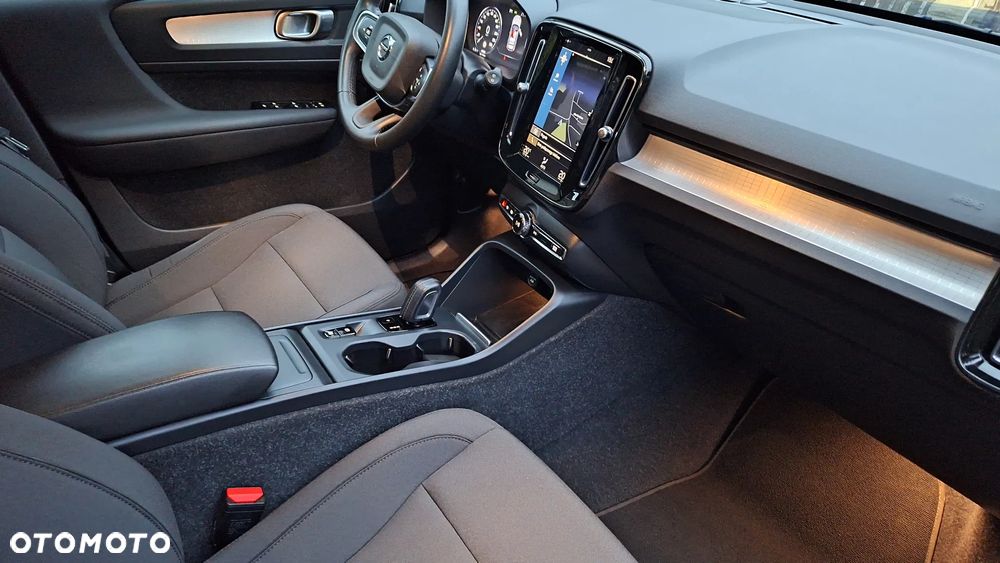 Volvo XC 40 T3 Geartronic Momentum Pro - 13