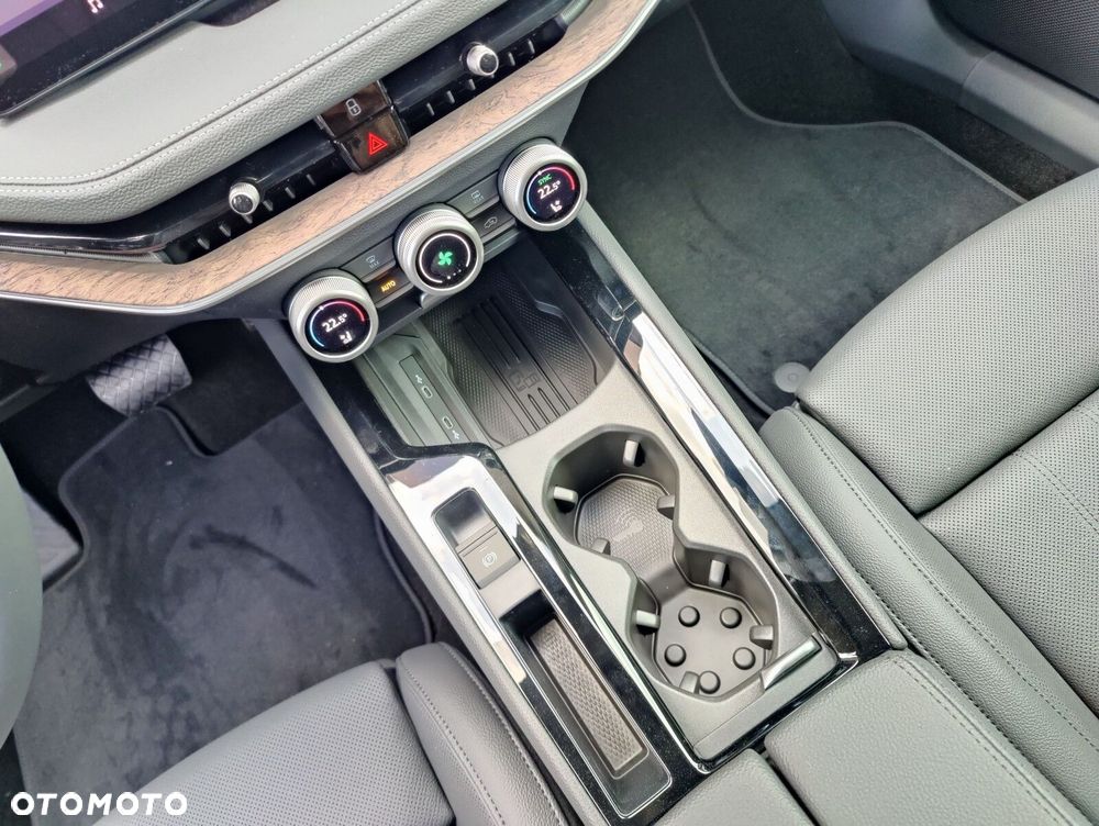 Skoda Superb 2.0 TSI 4x4 L&K DSG - 26