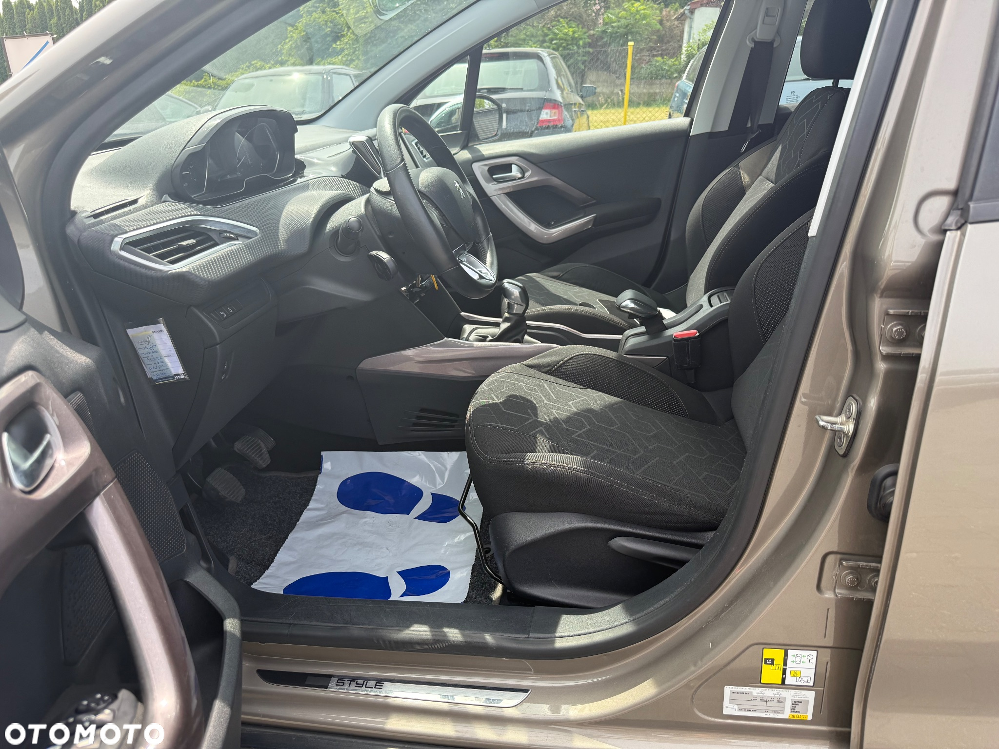 Peugeot 2008 1.2 Pure Tech Access EU6 - 12