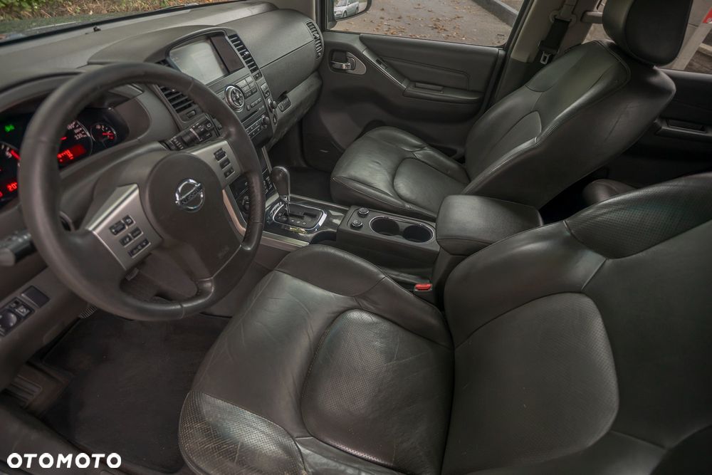 Nissan Pathfinder - 30