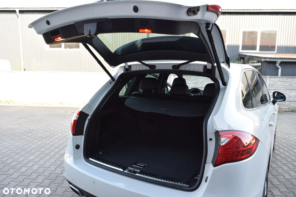 Porsche Cayenne S Hybrid Tiptronic S - 25