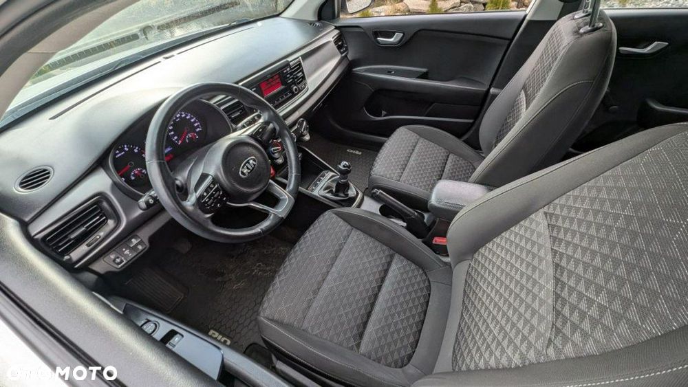 Kia Rio - 11