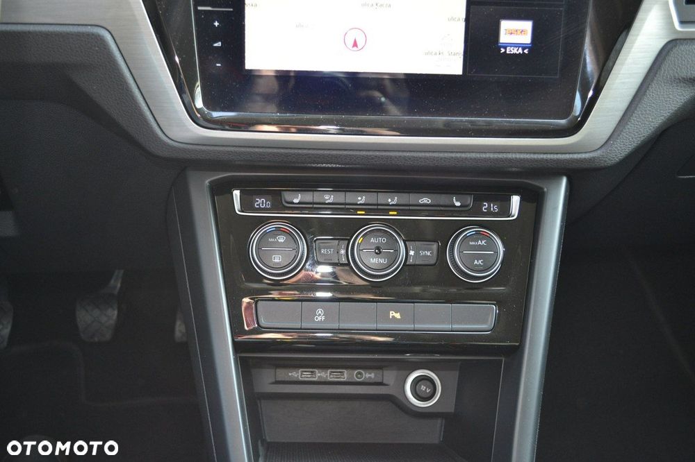 Volkswagen Touran - 22