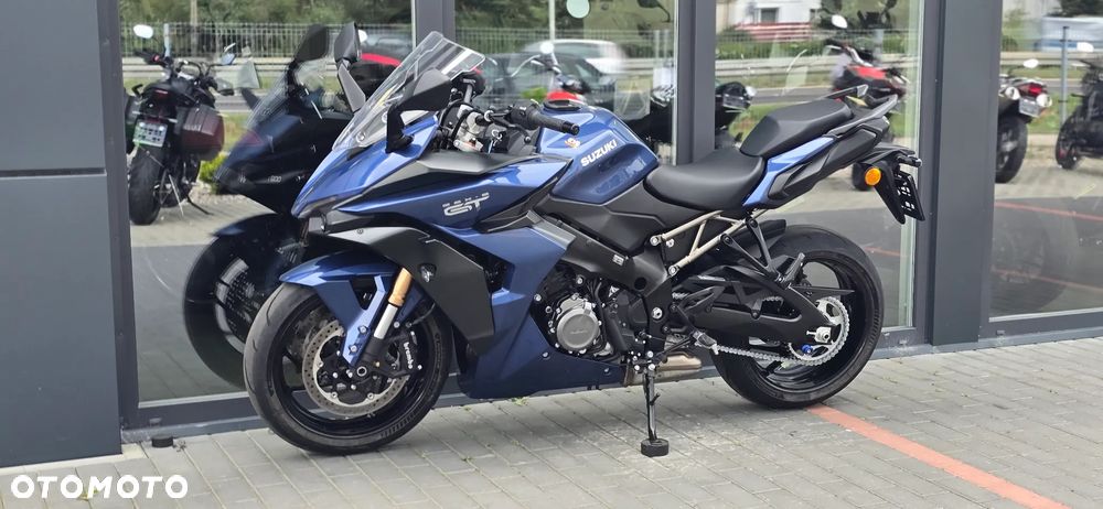 Suzuki GSX - 24