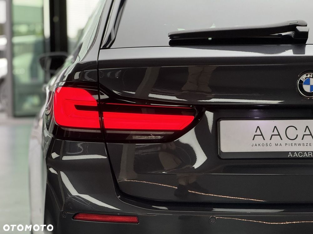 BMW Seria 5 520i mHEV - 39