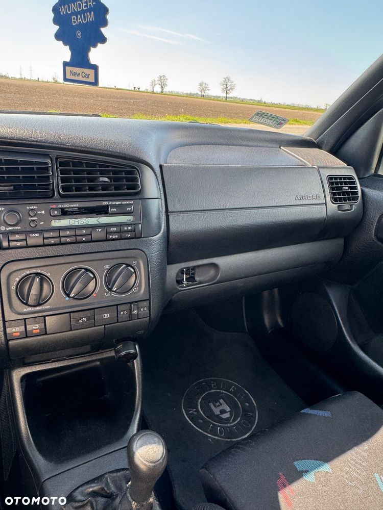 Volkswagen Golf - 32
