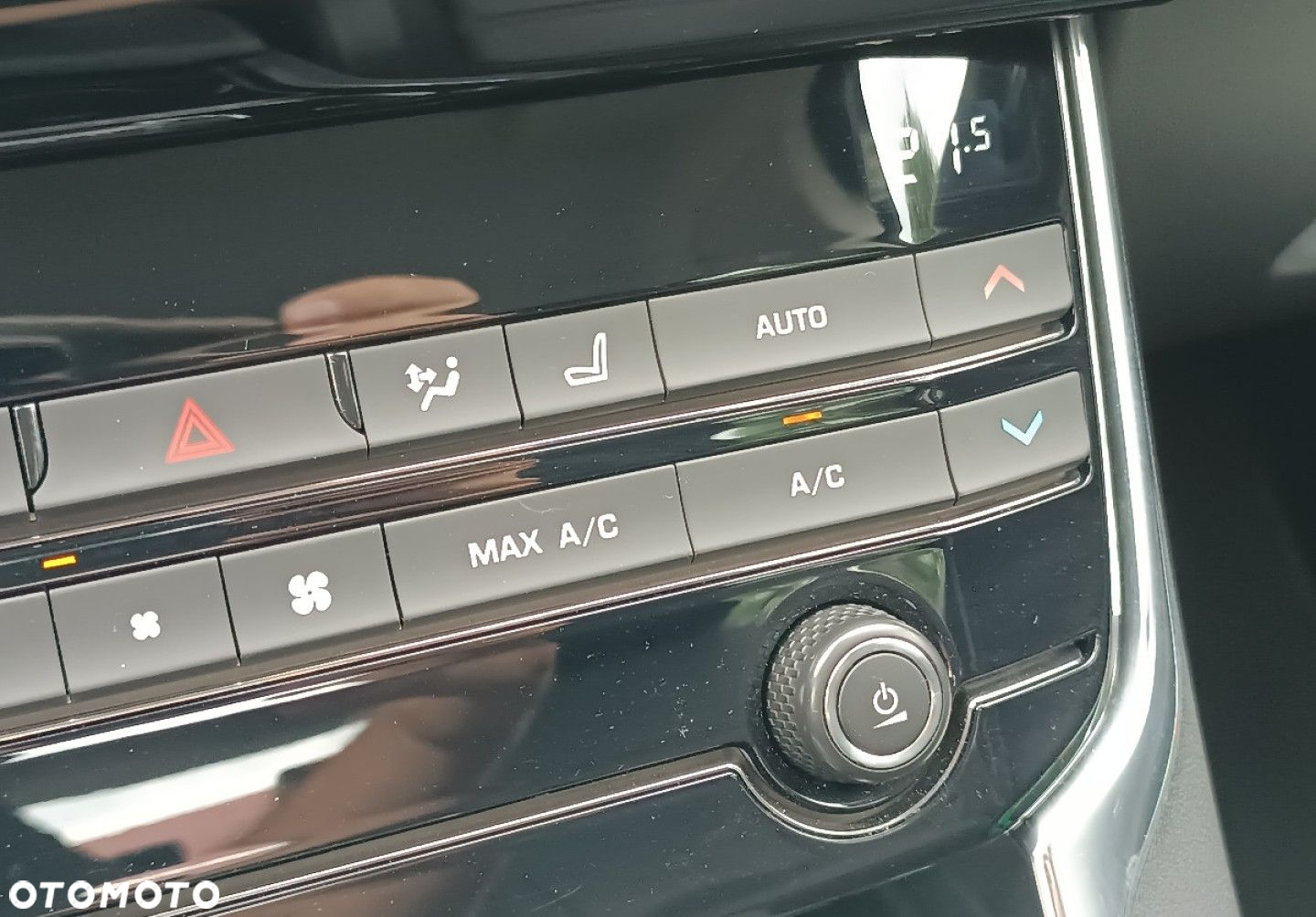 Jaguar XE - 31