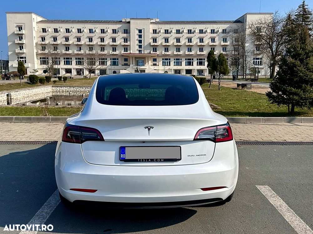 Tesla Model 3 Long Range - 3