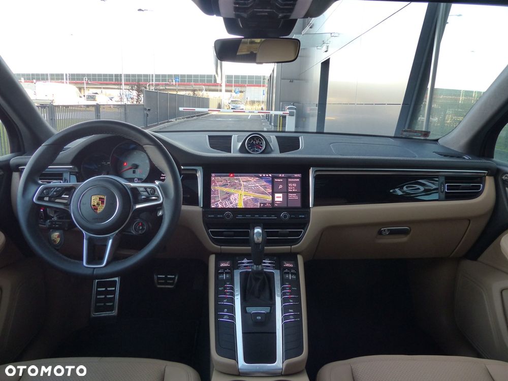 Porsche Macan - 24