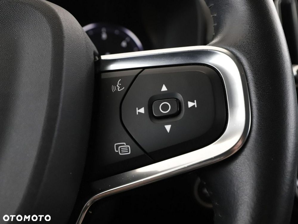 Volvo XC 40 D4 SCR AWD Momentum - 32