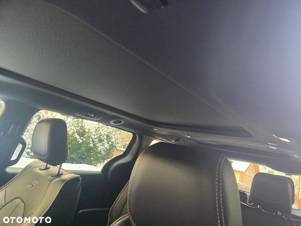 Chrysler Pacifica - 10