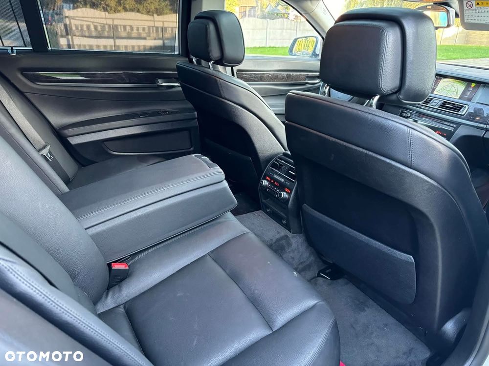 BMW Seria 7 750i - 7