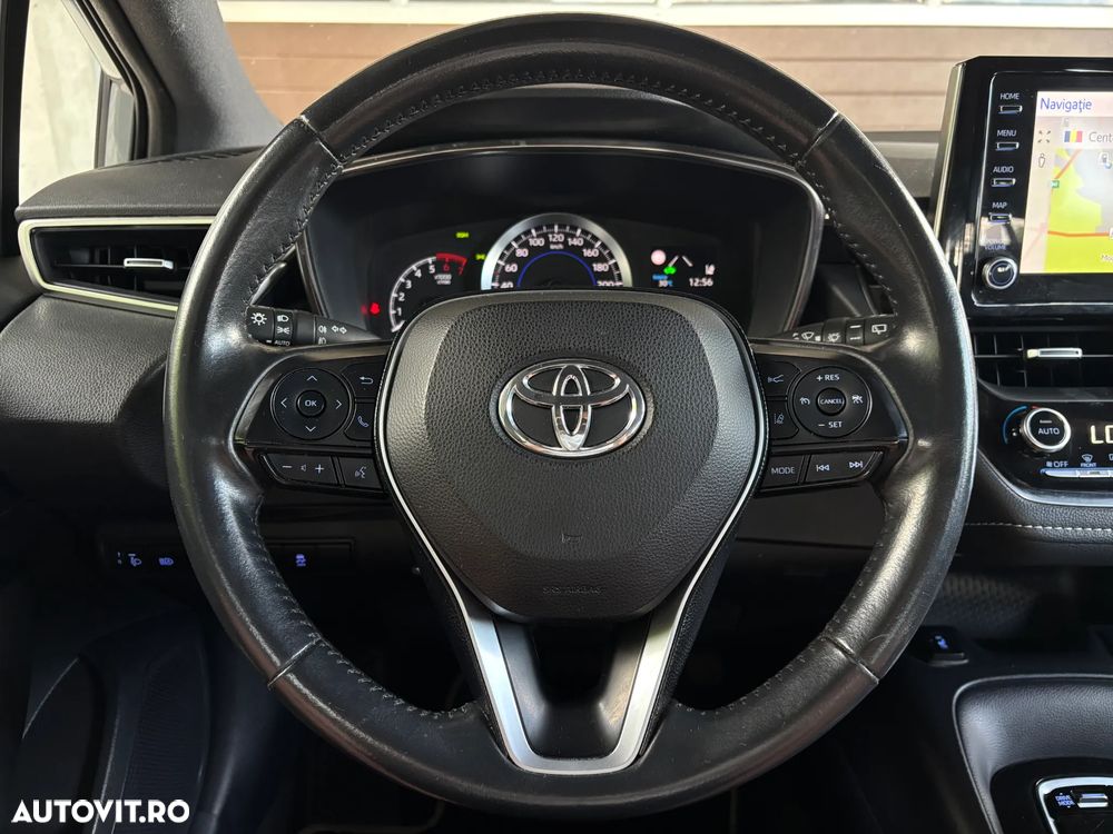 Toyota Corolla 1.8 HSD Business - 18