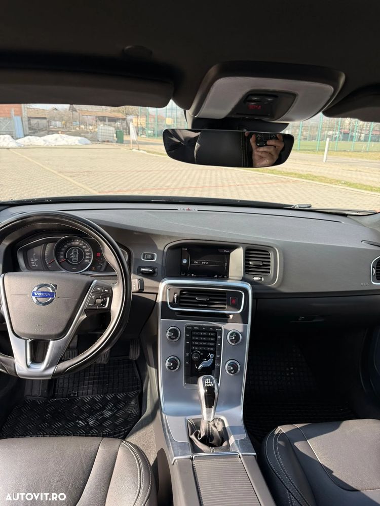 Volvo S60 D2 Momentum - 9