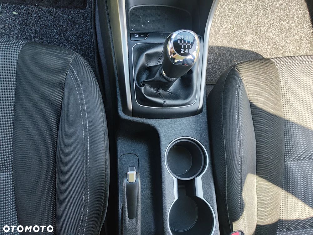 Hyundai i30 1.6 CRDi Fifa World Cup Edition - 18