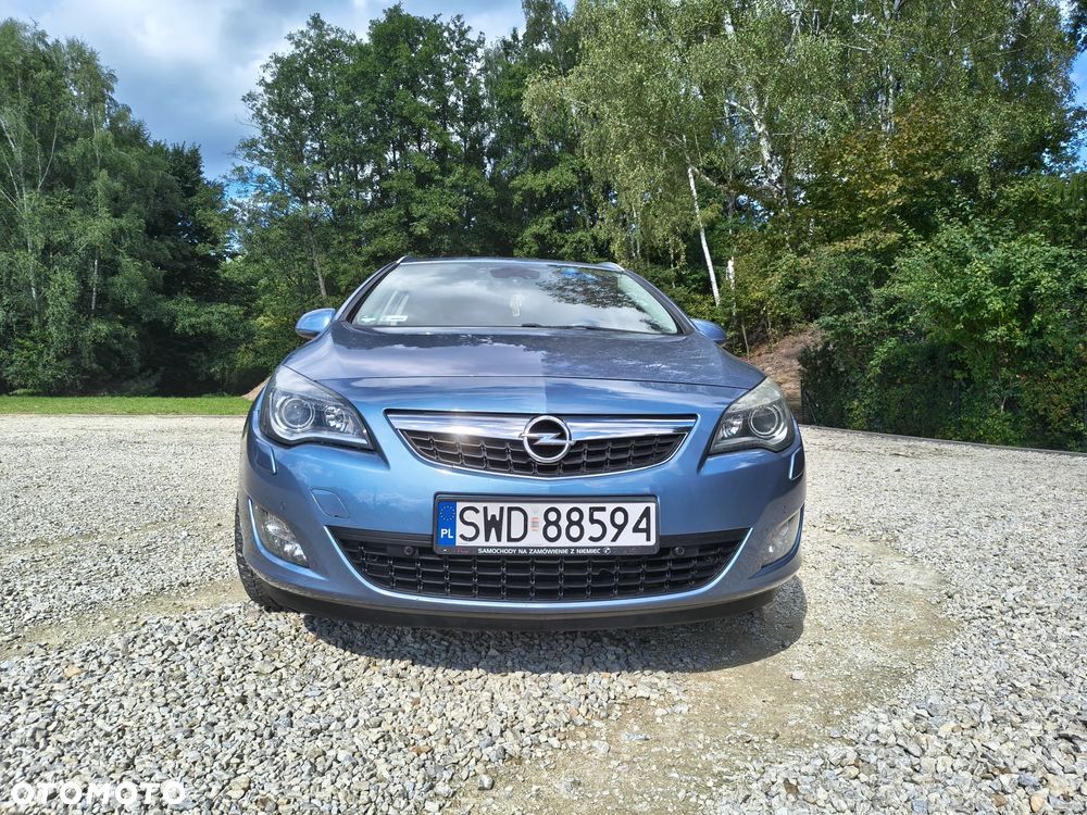 Opel Astra 1.6 Turbo Cosmo - 2