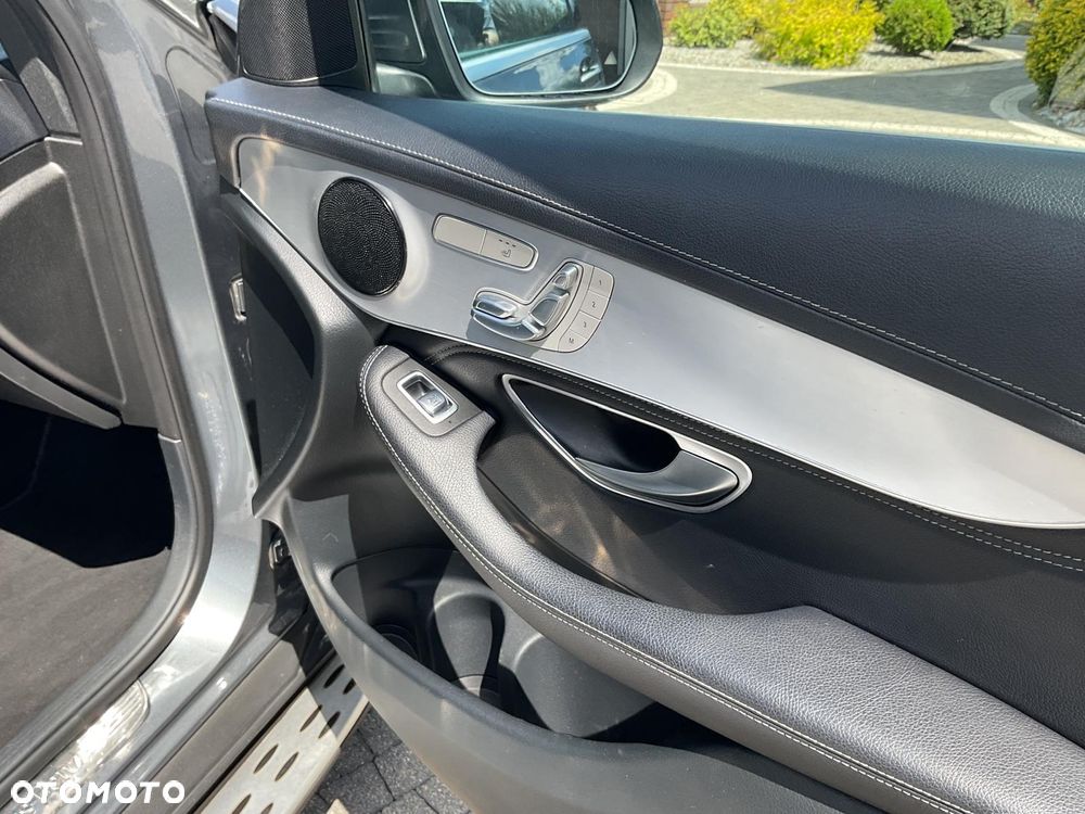 Mercedes-Benz GLC 250 4Matic 9G-TRONIC AMG Line - 31