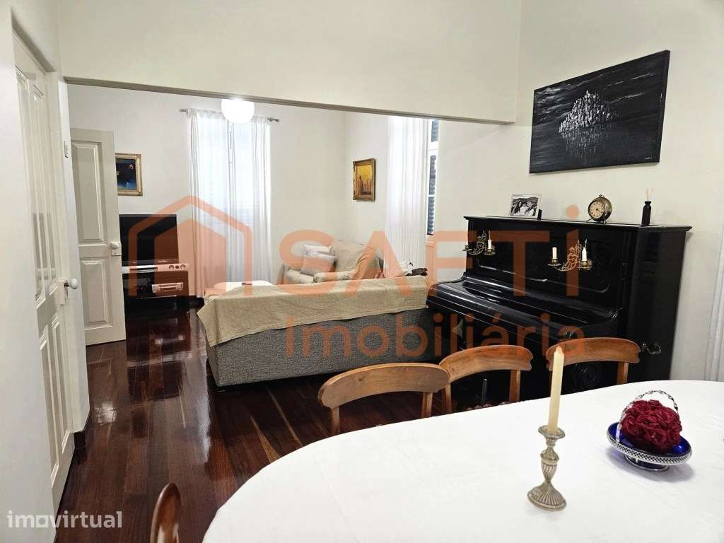 Fantástica Moradia T4 no Funchal com vista e localização prime! - Grande imagem: 5/12