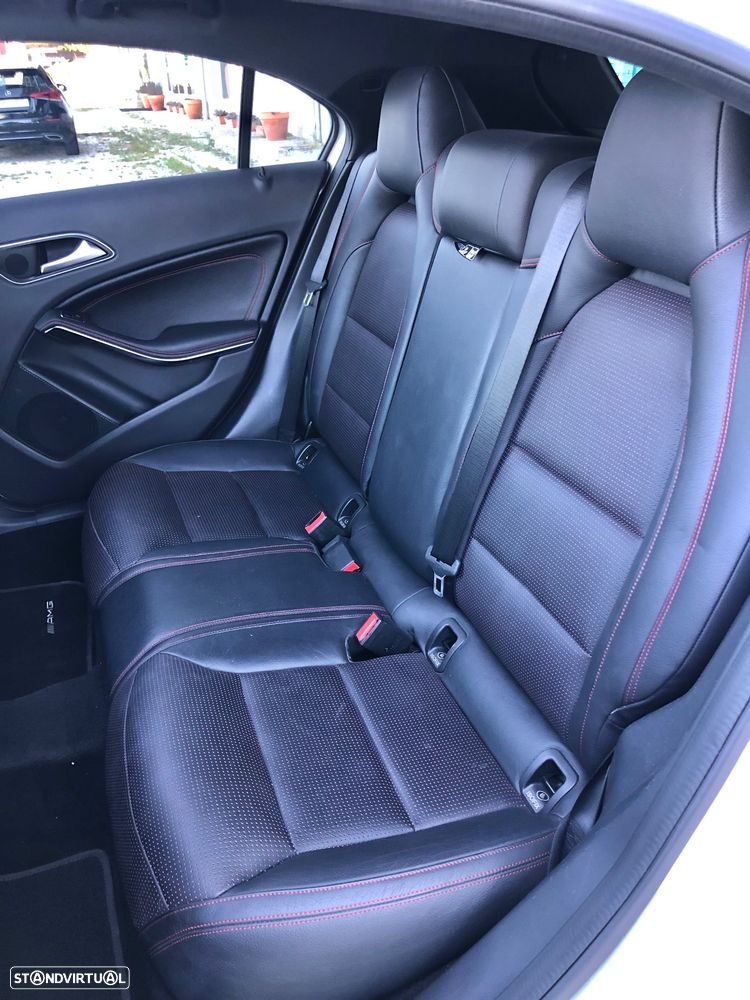 Mercedes-Benz A 180 d 7G-DCT AMG Line - 35